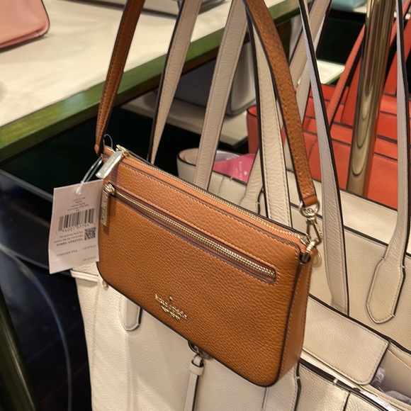 Kate Spade Leila Pebble Leather Convertible Wristlet Wallet Clutch
Warm Gngrbrd - Picture 8 of 16